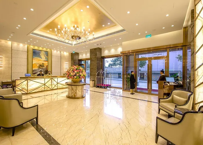 Royal Dragon Hotel 3*